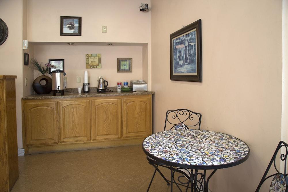 Harborview & Suites-convention Center-airport-gaslamp-seaworld-zoo-balboa Park