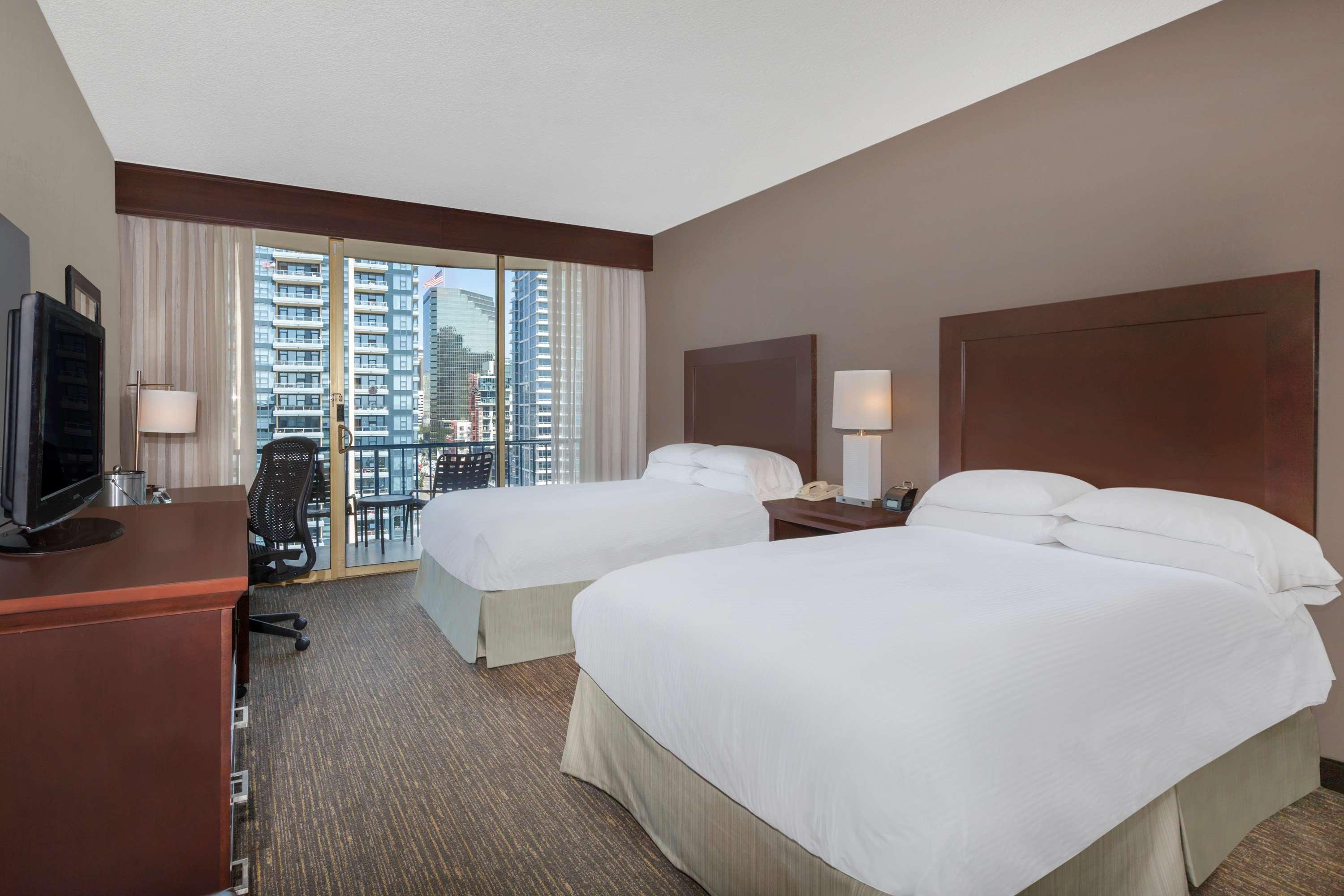 Wyndham Bayside Hotel 3*