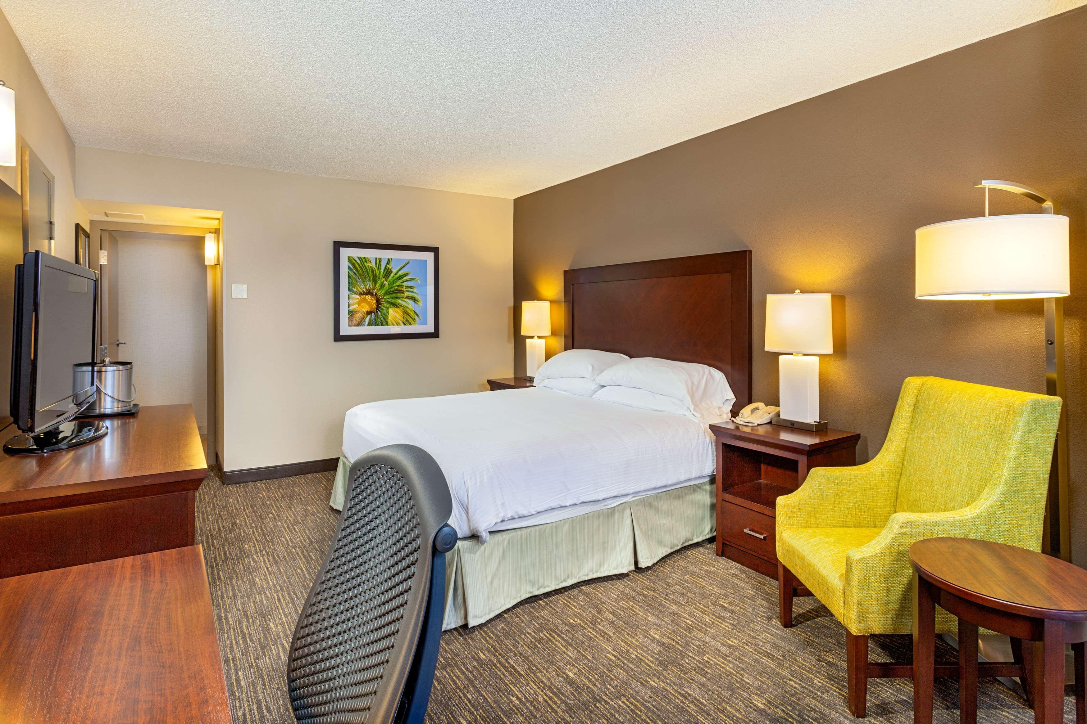 Hotel Wyndham Bayside 3*