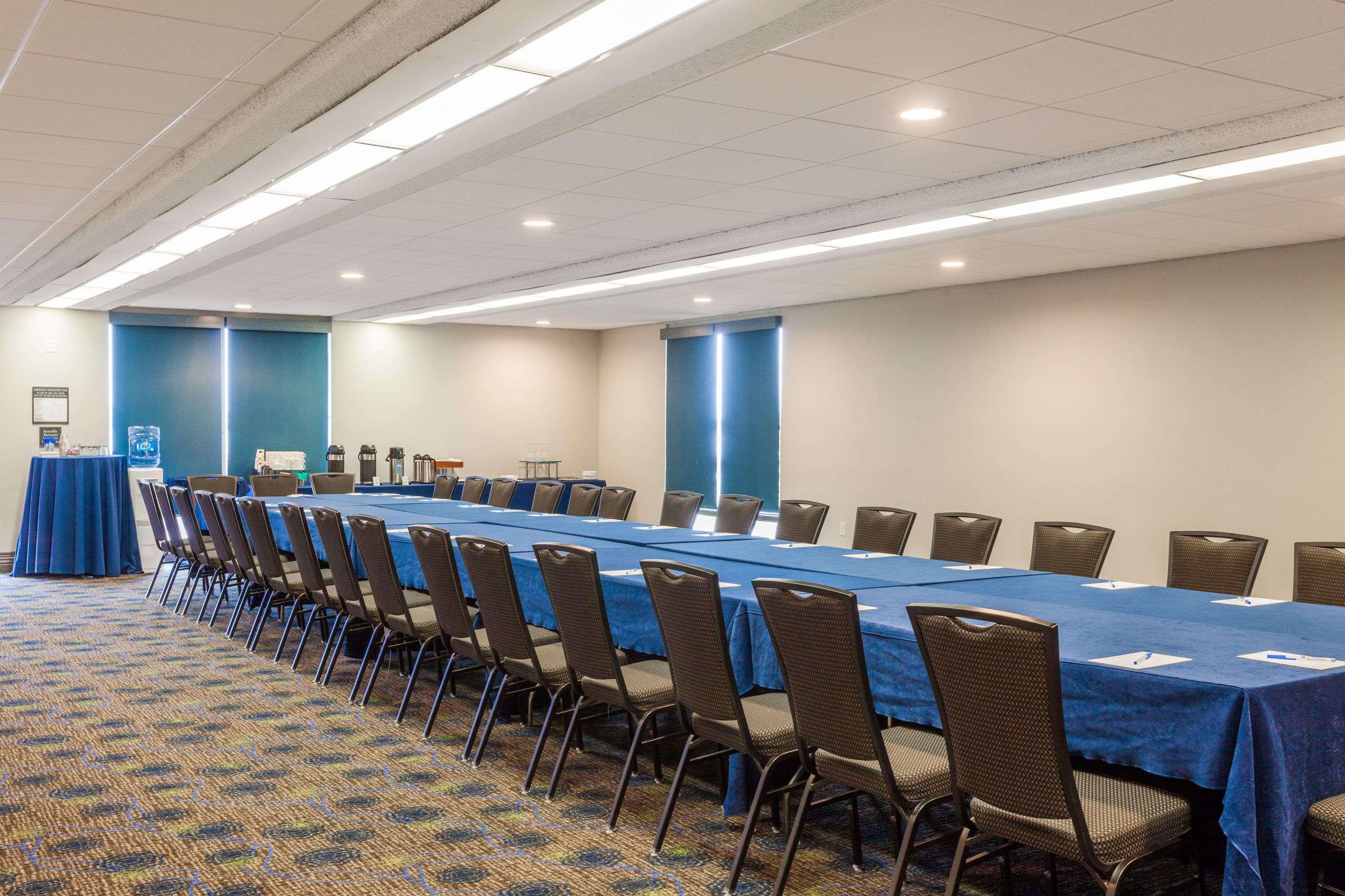 Wyndham Bayside Hotel 3*