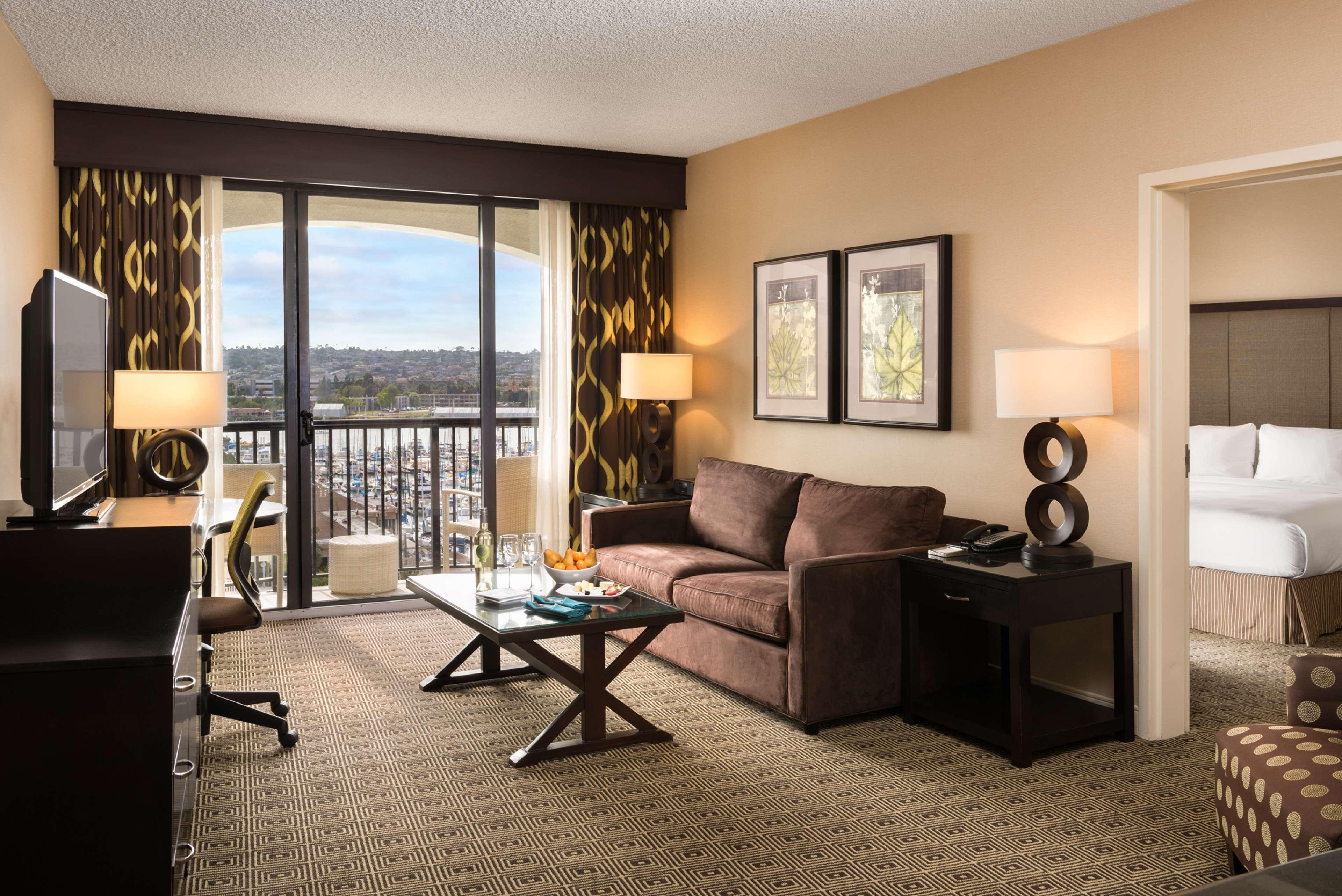 Hotel Hilton Airport/harbor Island 3*