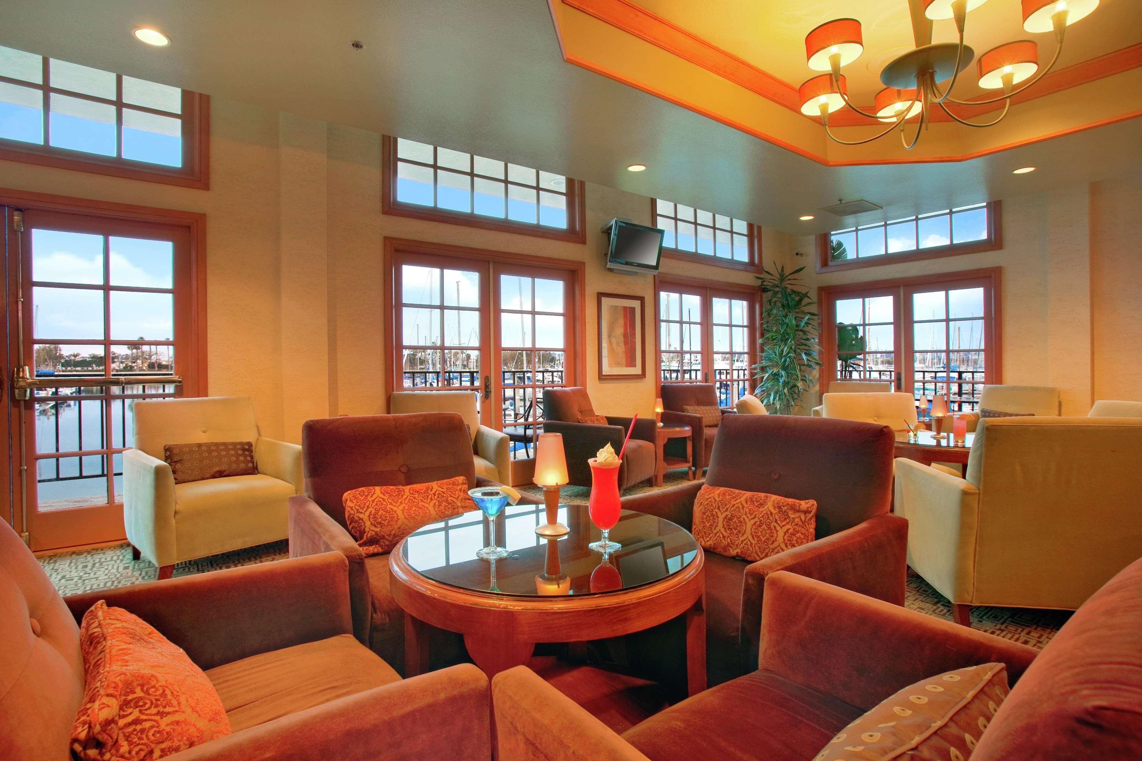 Hilton Airport/harbor Island 3*