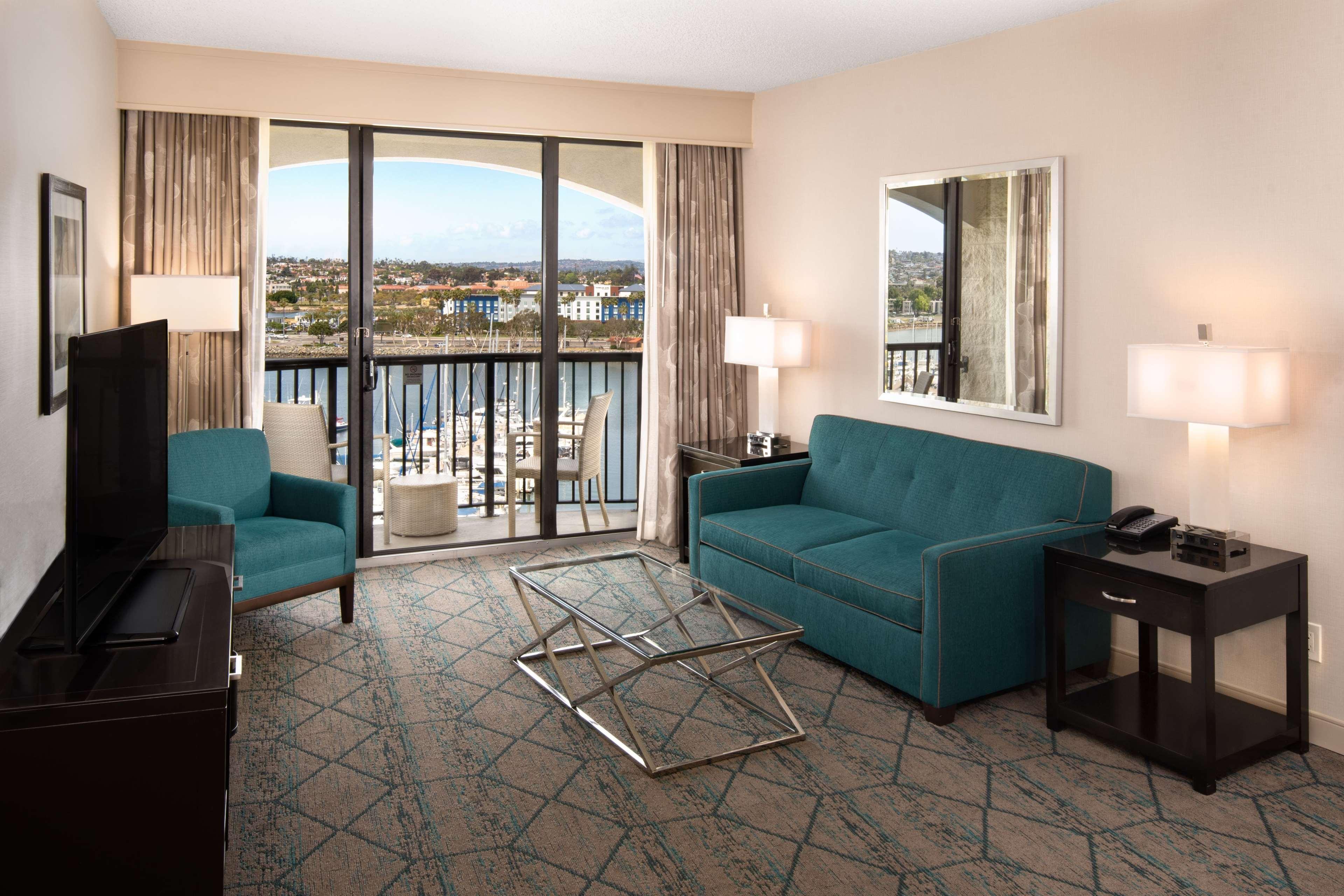 Hilton Airport/harbor Island Hotel