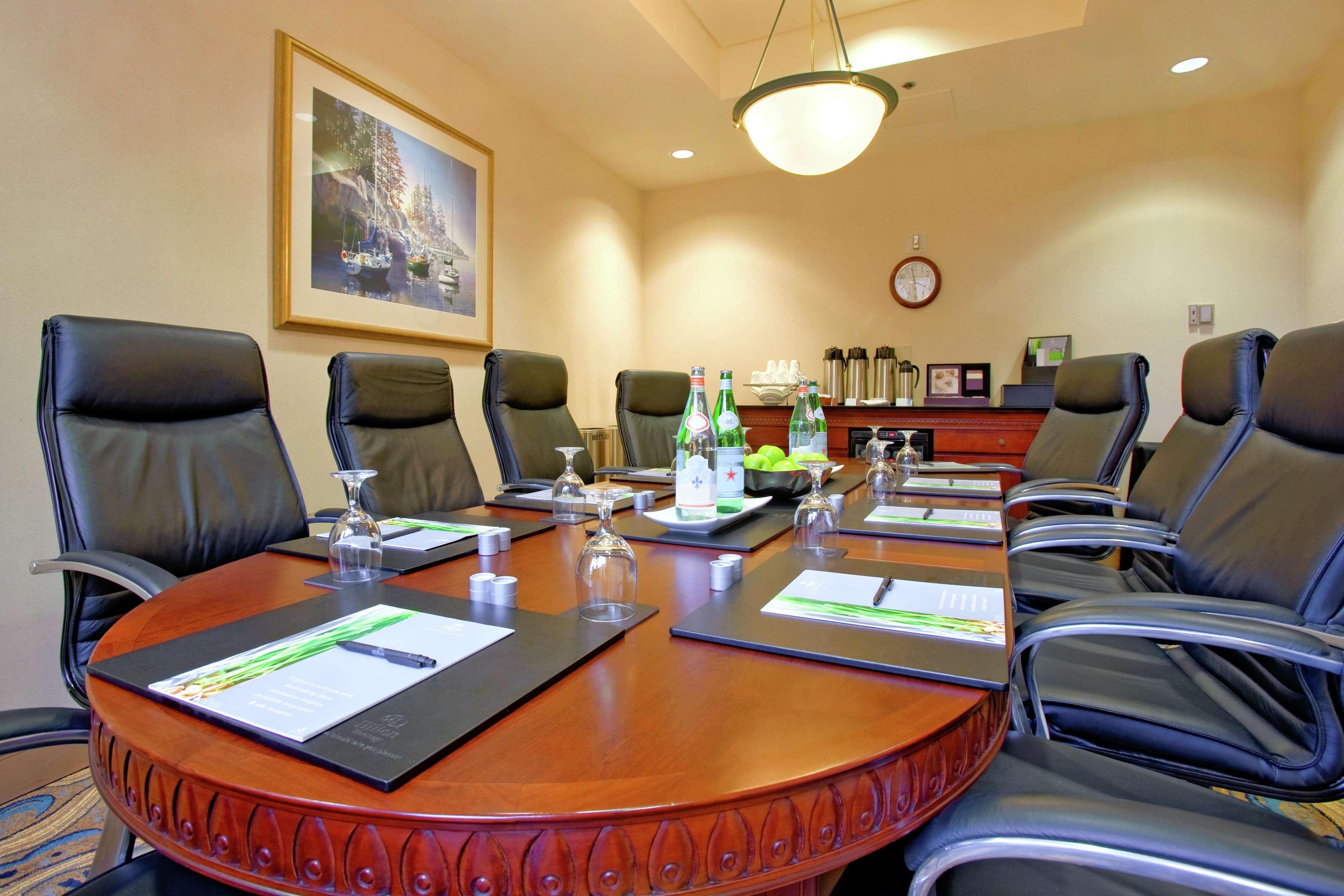 Hotel Hilton Airport/harbor Island 3*