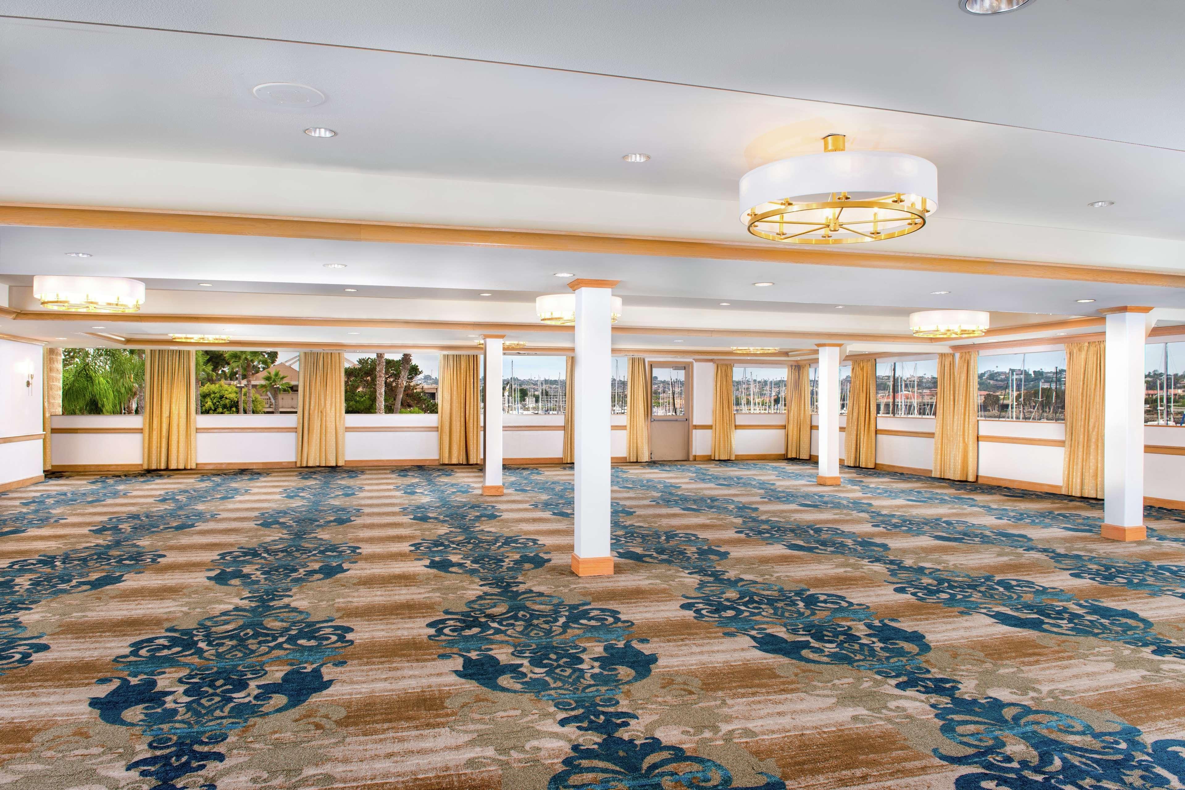 Hotel Hilton Airport/harbor Island 3*
