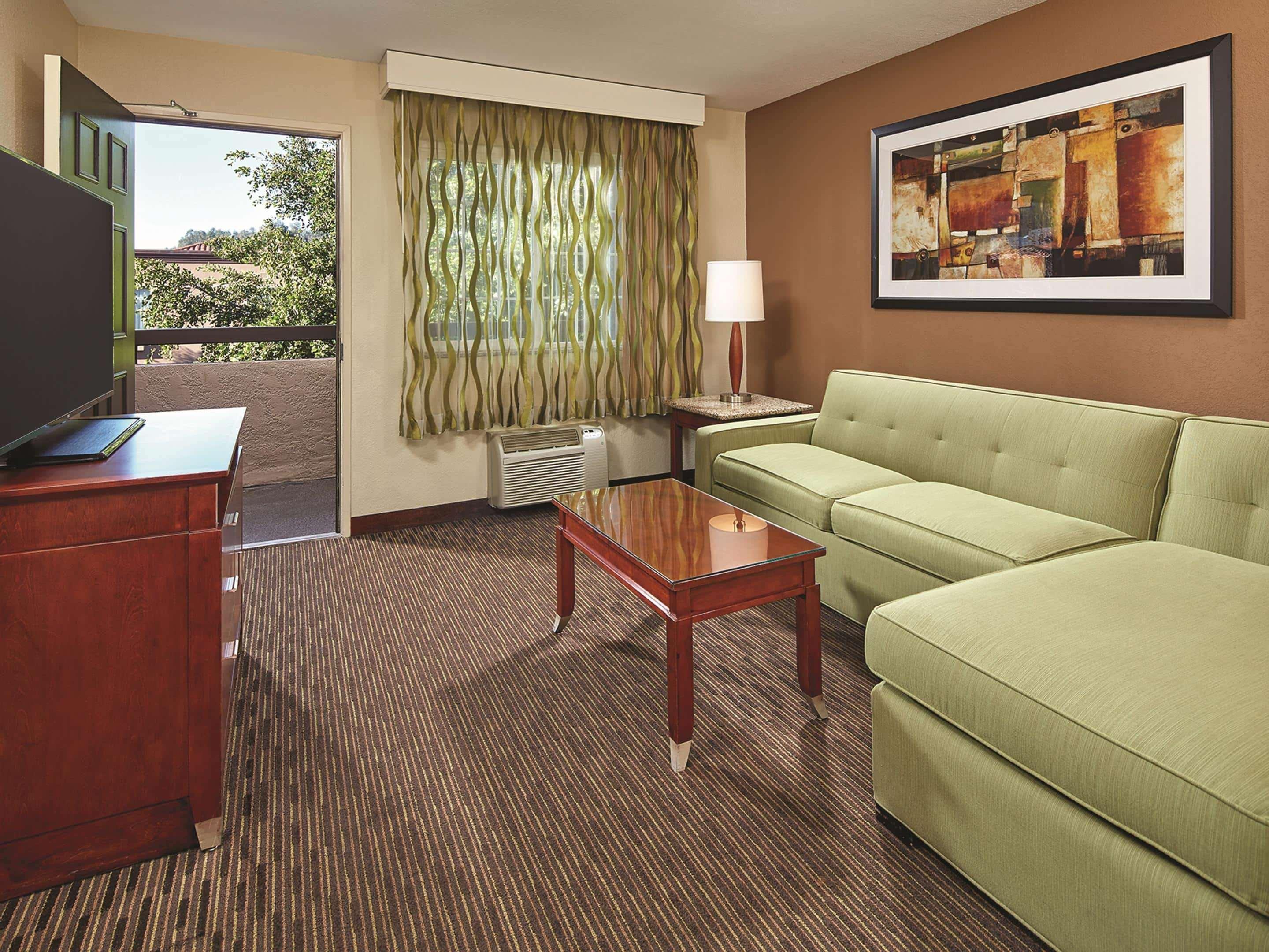 Mission View & Sea World - Zoo Hotel San Diego