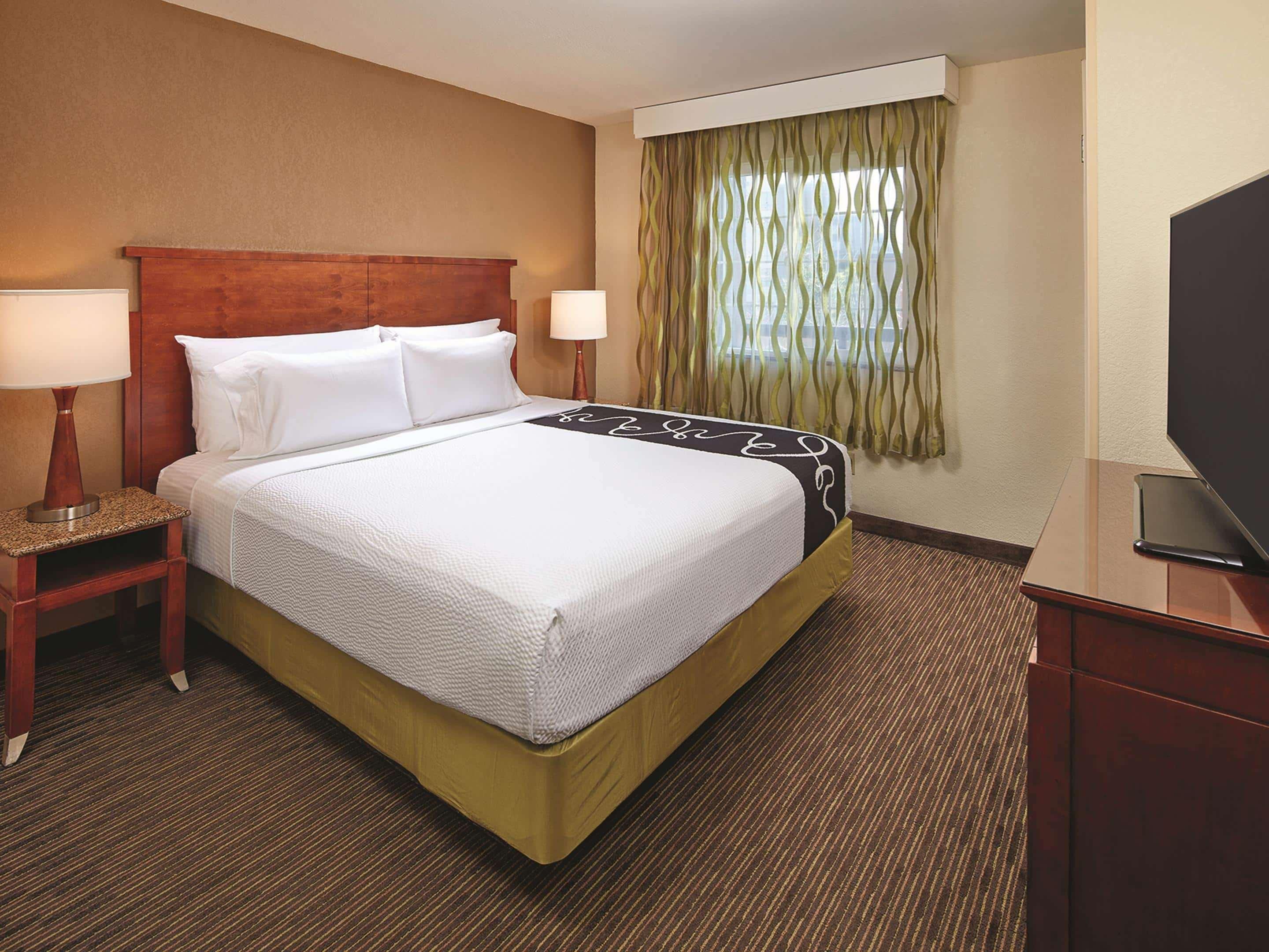 Mission View & Sea World - Zoo Hotel 3*