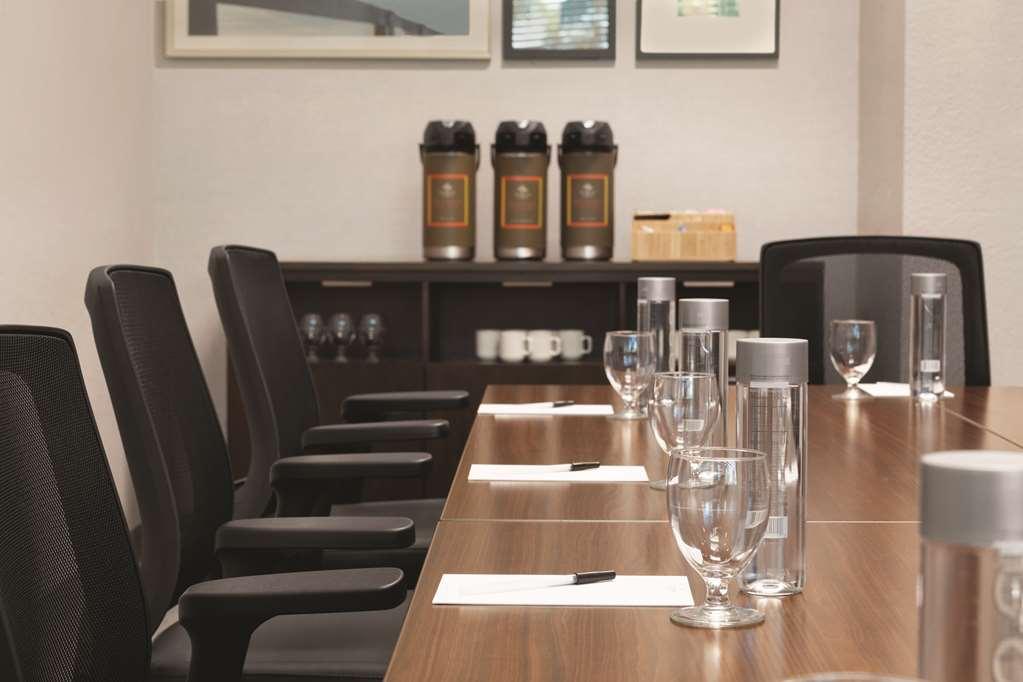 Country & By Radisson, North, Ca 3*