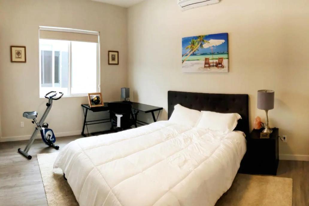 Entire Modern 2-bedroom W Free Laundry, Fast Wi-fi, Baby Crib, 10-min To Downtown & Beach, Available Now! Apartment