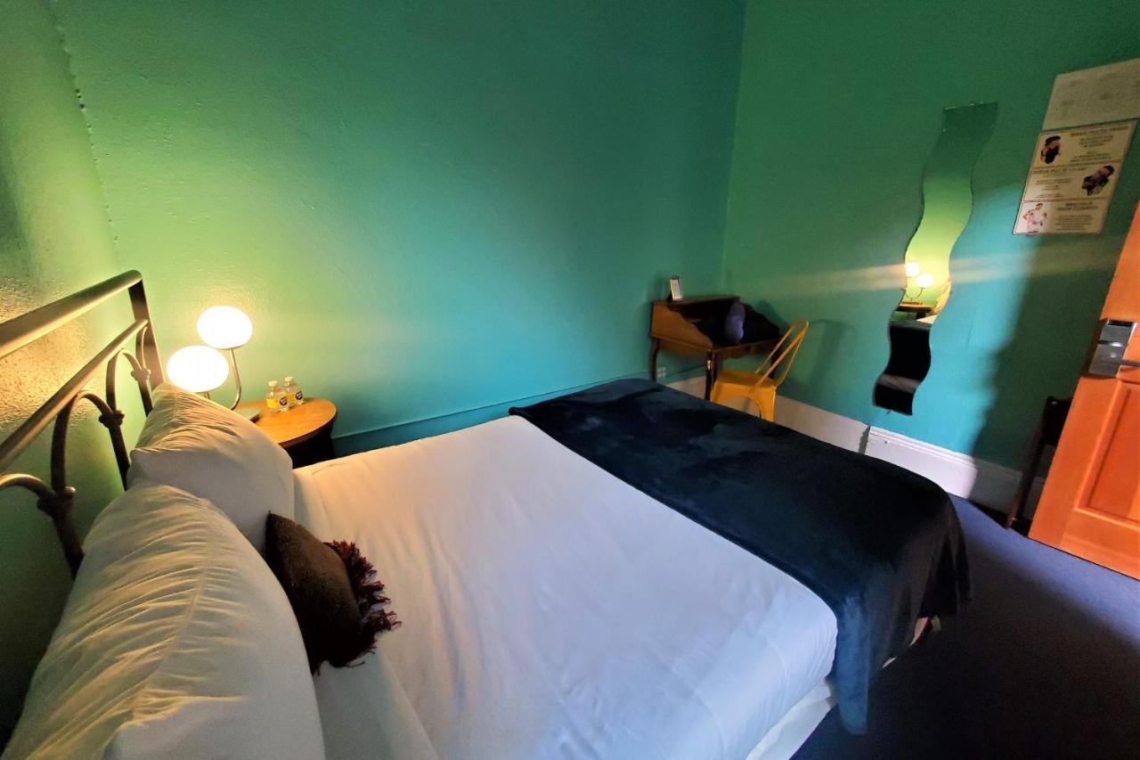 Gaslamp Hostel *