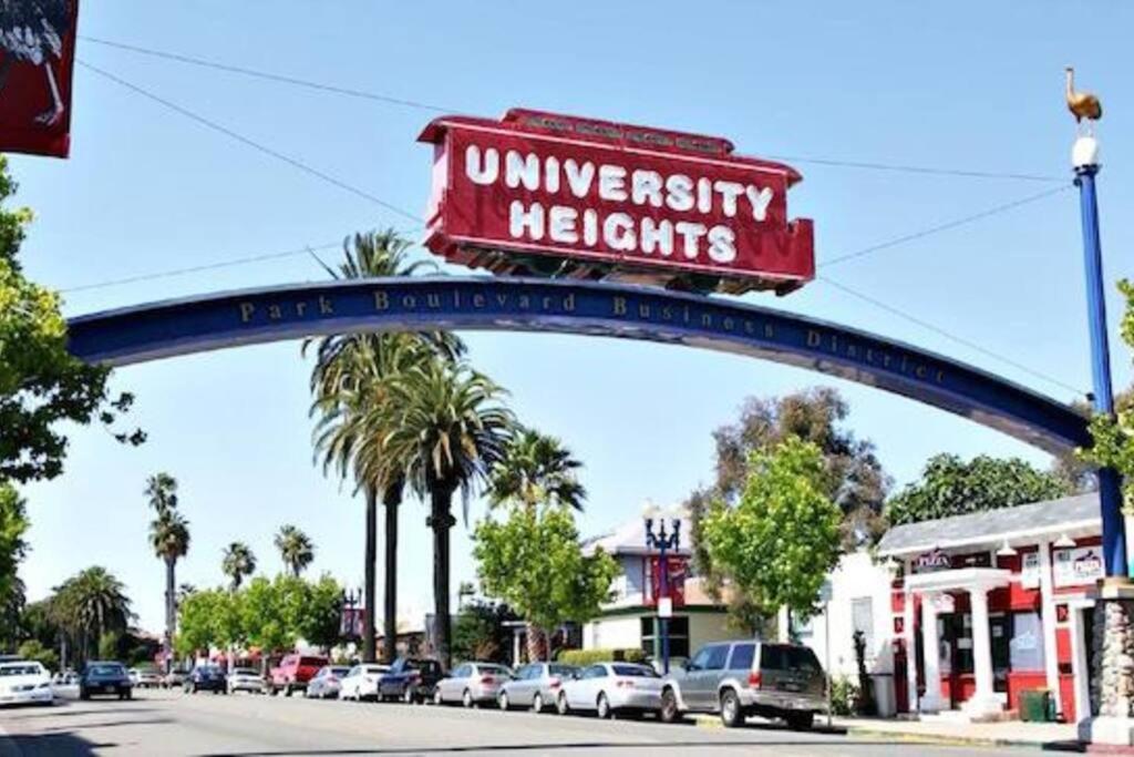 Professionals-restaurants-fastwifi-a C-desk- Pets Apartment San Diego