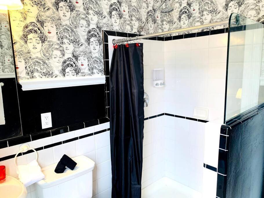 Apartment Modern Design Studio For Two Gaslamp District! Located In The Heart Of Downtown San Diego! San Diego