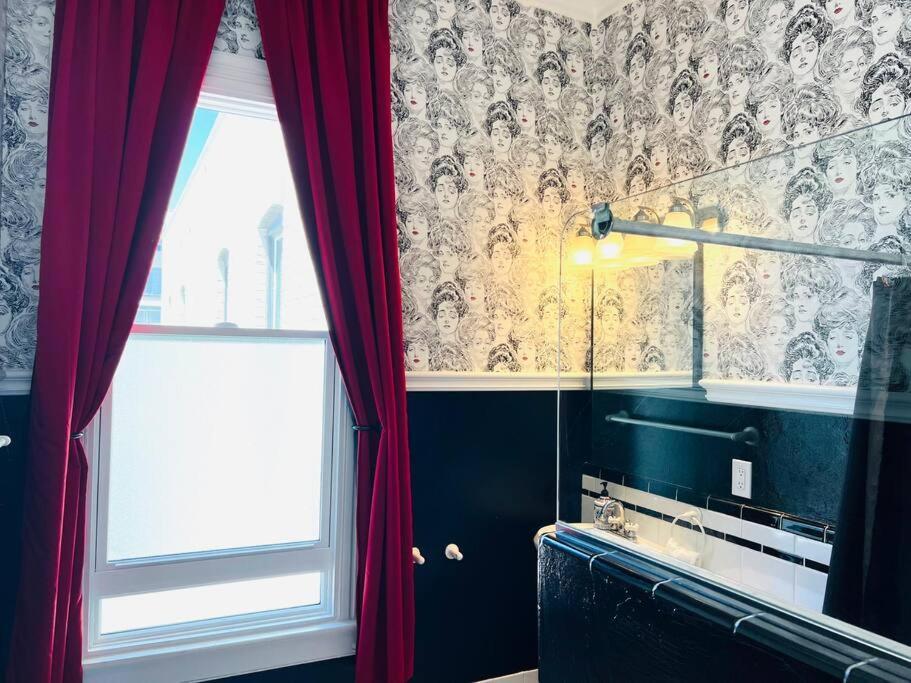 Apartment Modern Design Studio For Two Gaslamp District! Located In The Heart Of Downtown San Diego! San Diego
