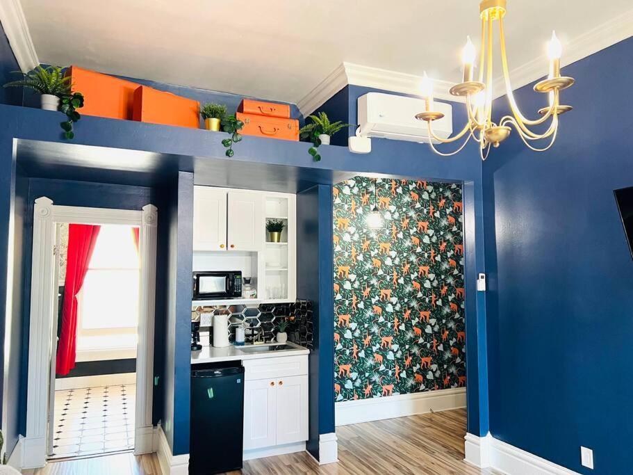 Apartment Modern Design Studio For Two Gaslamp District! Located In The Heart Of Downtown San Diego!