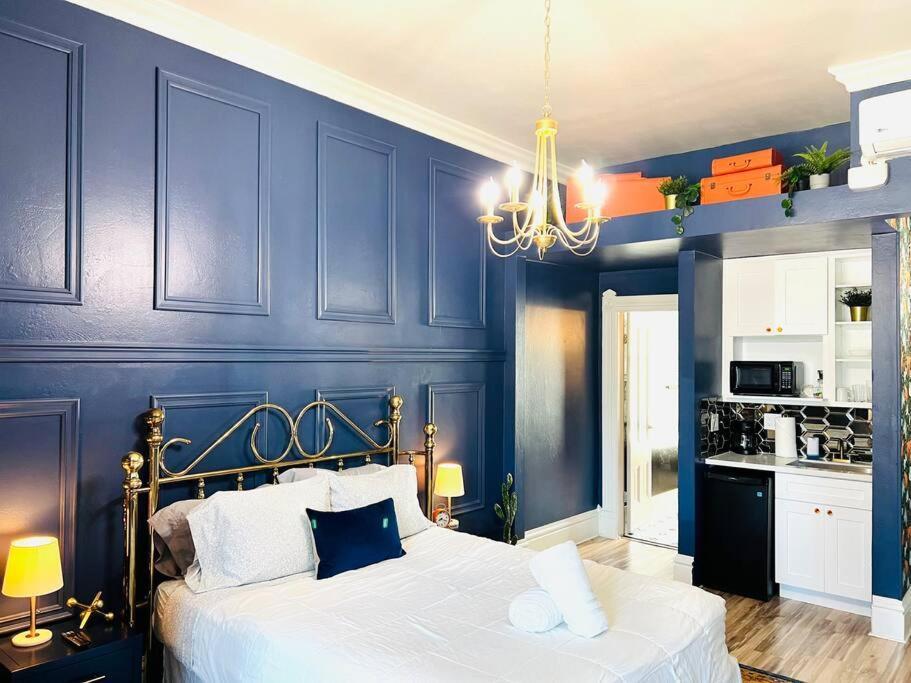 Apartment Modern Design Studio For Two Gaslamp District! Located In The Heart Of Downtown San Diego!