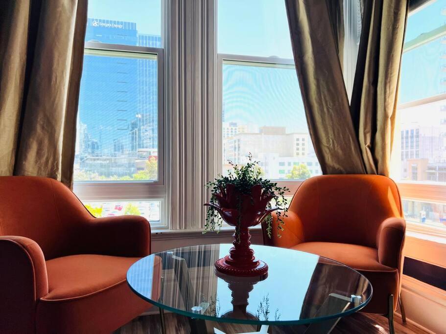 Apartment Modern Design Studio For Two Gaslamp District! Located In The Heart Of Downtown San Diego!