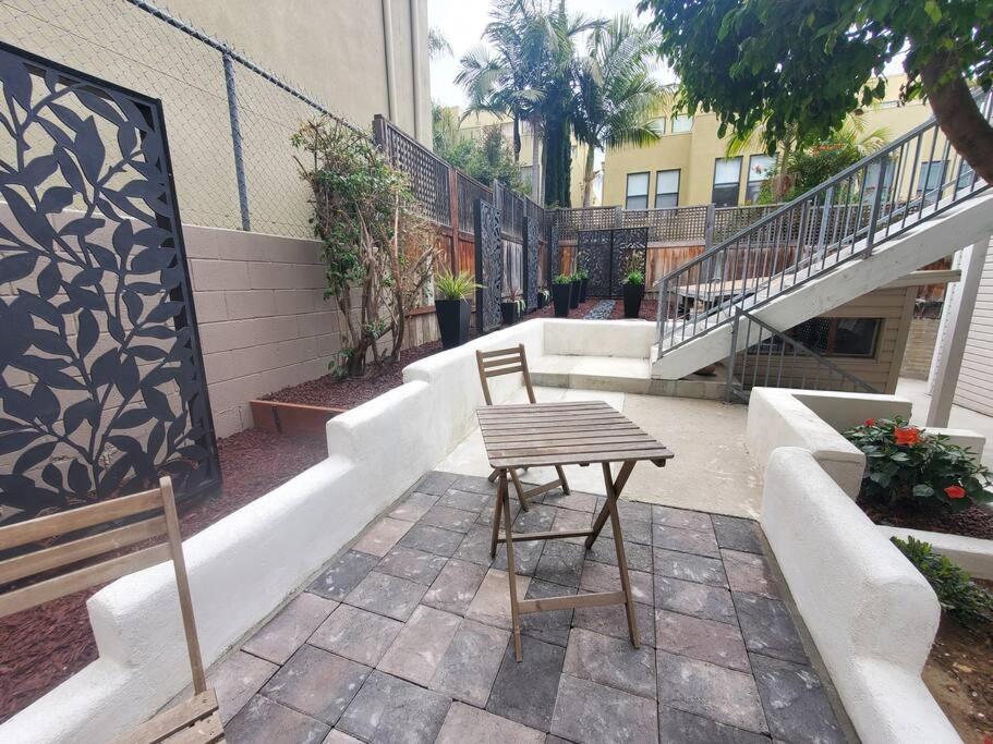 Charming And Cozy Studio Gaslamp! Perfectly Located In Downtown!