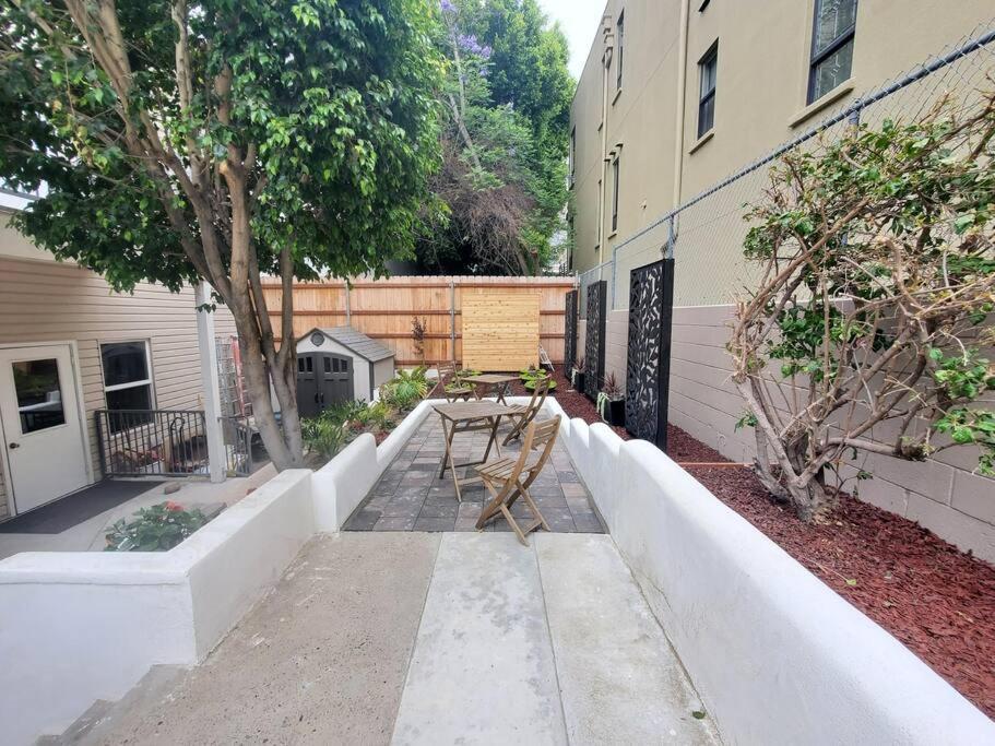 Centrally Located Studio And Cozy Place Perfect For Travelers And Couples! Located In Downtown! Perfect For Your Quick Getaway! Apartment *