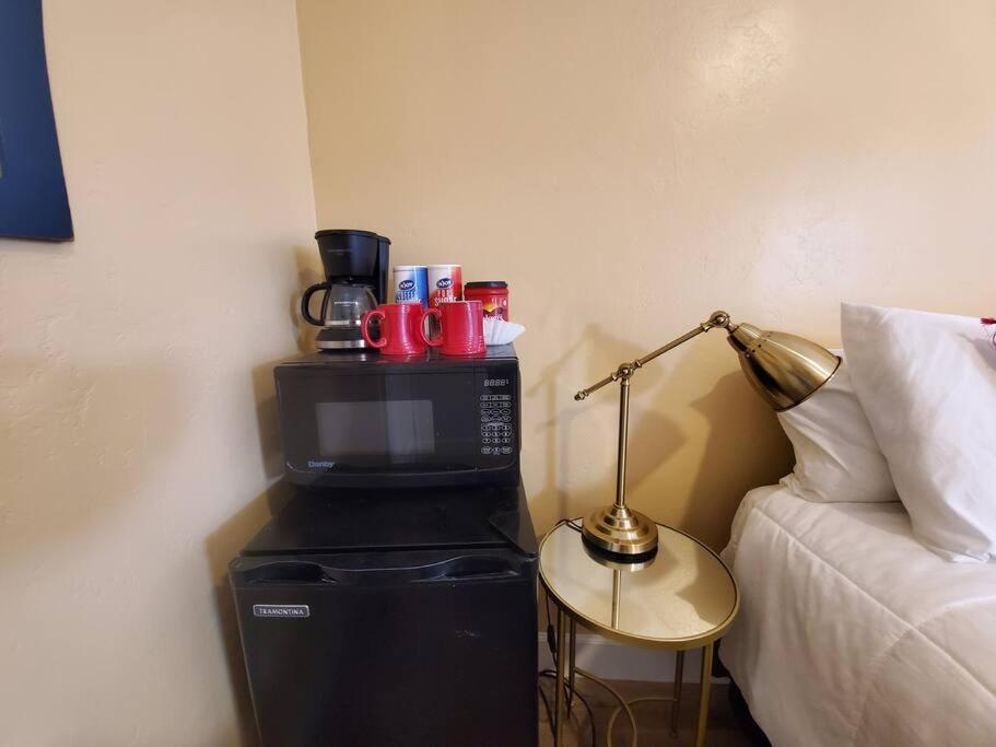 Centrally Located Studio And Cozy Place Perfect For Travelers And Couples! Located In Downtown! Perfect For Your Quick Getaway! San Diego