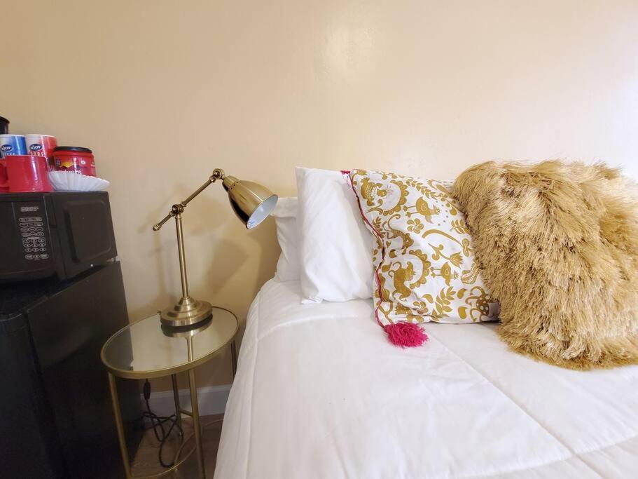 Centrally Located Studio And Cozy Place Perfect For Travelers And Couples! Located In Downtown! Perfect For Your Quick Getaway! Apartment *