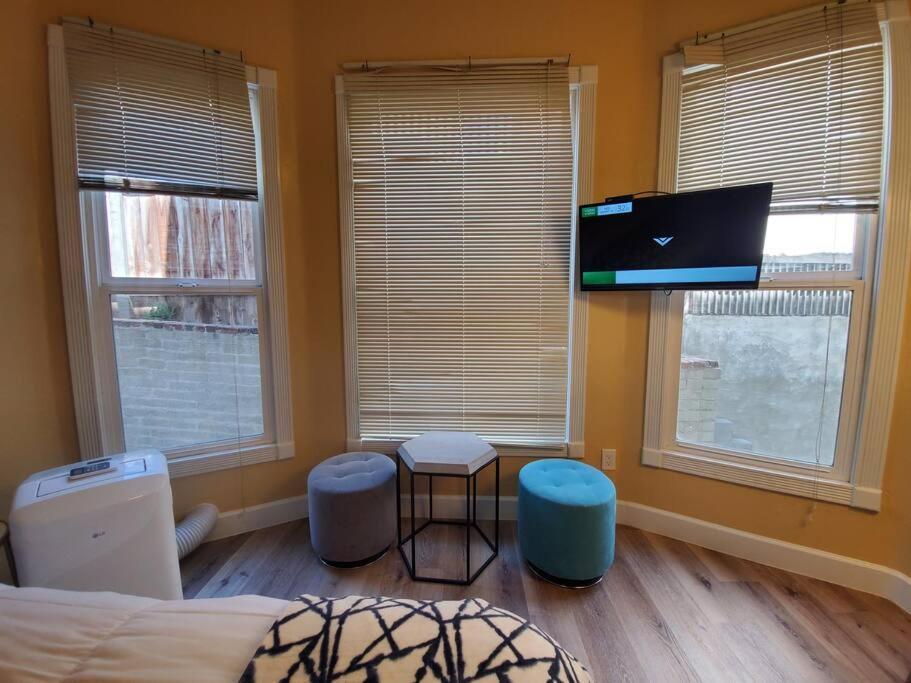 Centrally Located Studio And Cozy Place Perfect For Travelers And Couples! Located In Downtown! Perfect For Your Quick Getaway! San Diego