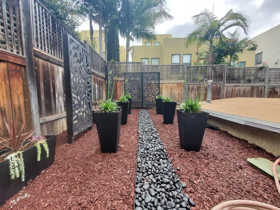Apartment Centrally Located Studio And Cozy Place Perfect For Travelers And Couples! Located In Downtown! Perfect For Your Quick Getaway! *