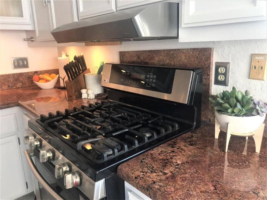 Upscale Mission Beach Couples Getaway/pet Friendly Holiday home *