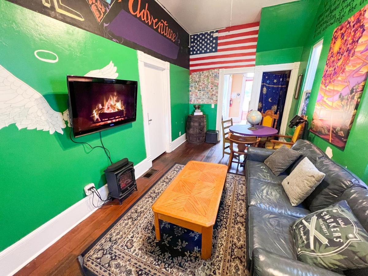 Hostel Ith Adventure (adults Only) *