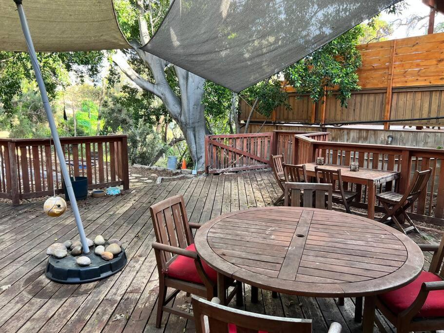 Holiday home Lower Duplex, Huge Yard, Fenced *
