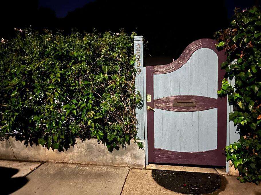 Lower Duplex, Huge Yard, Fenced Holiday home San Diego