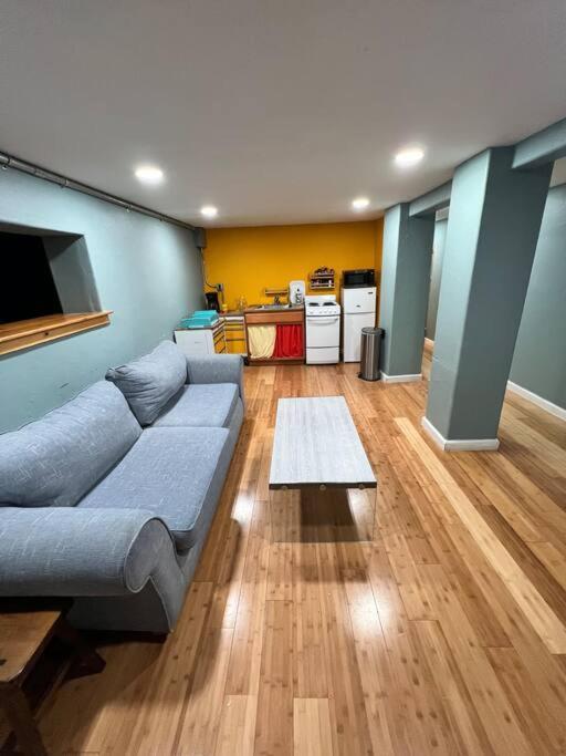 Holiday home Lower Duplex, Huge Yard, Fenced *