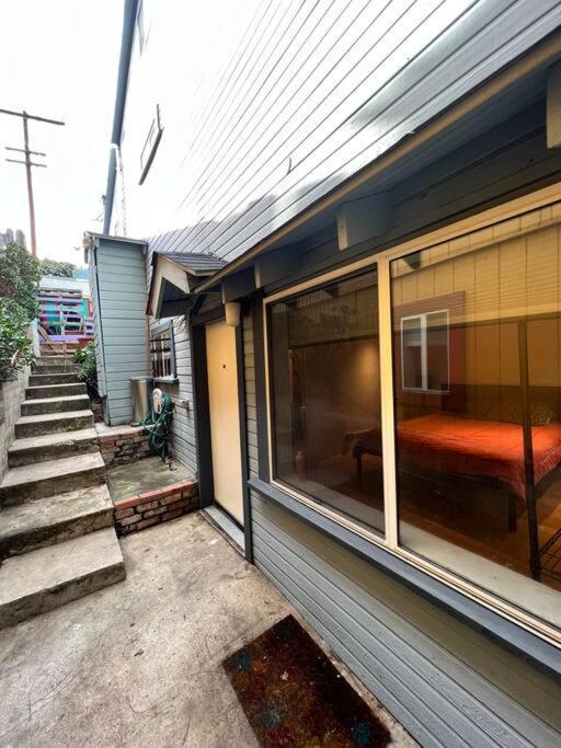 Lower Duplex, Huge Yard, Fenced Holiday home San Diego