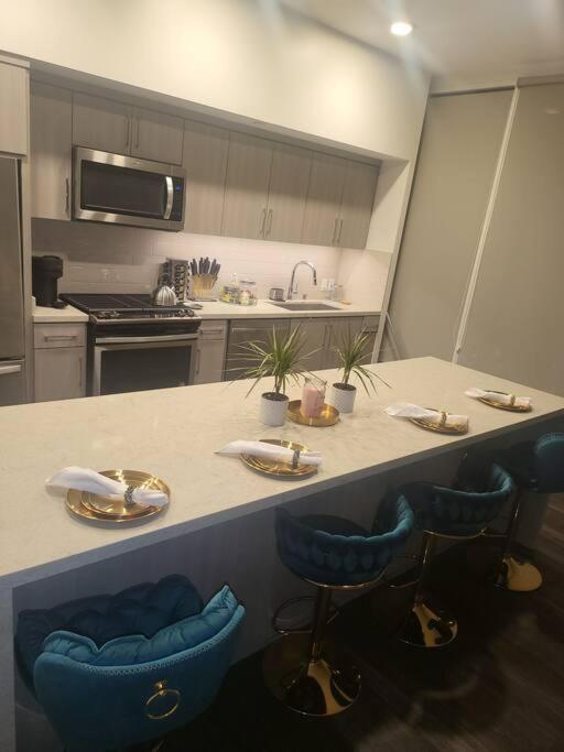 Heart Of San Diego- Petco Park Apartment *