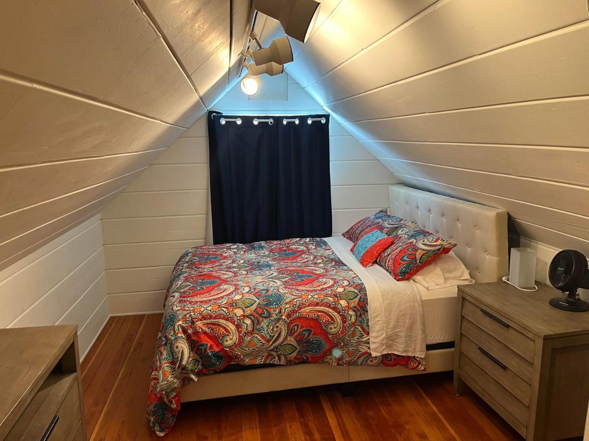 Secluded, Charming And Unique! Spacious Excellent Location *