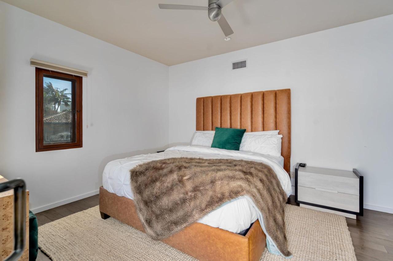 Holiday home Luxury Beachfront With Hot Tub & Ocean Views *