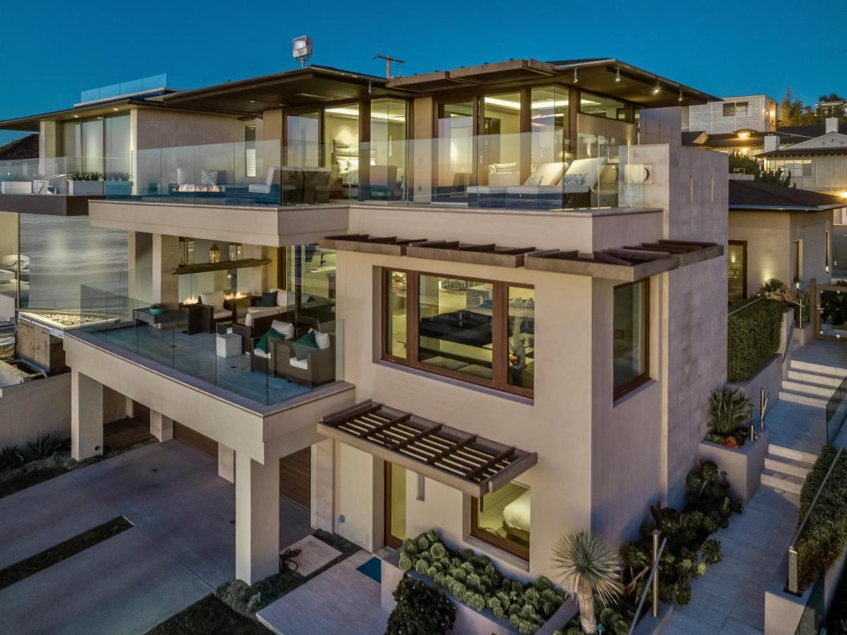 Holiday home Luxury Beachfront With Hot Tub & Ocean Views *
