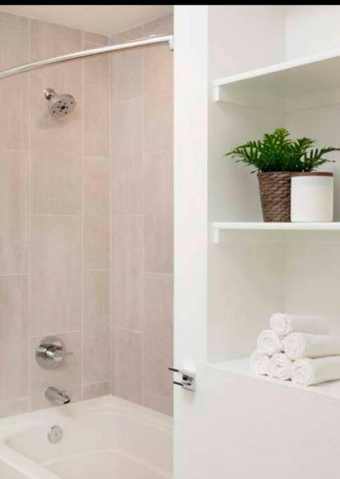 Lux With Rooftop Pool By Petco Park And Convention Center 41 San Diego