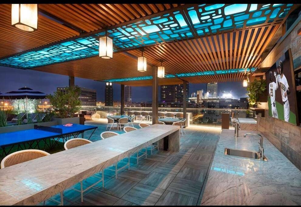 Lux With Rooftop Pool By Petco Park And Convention Center 41 Apartment *
