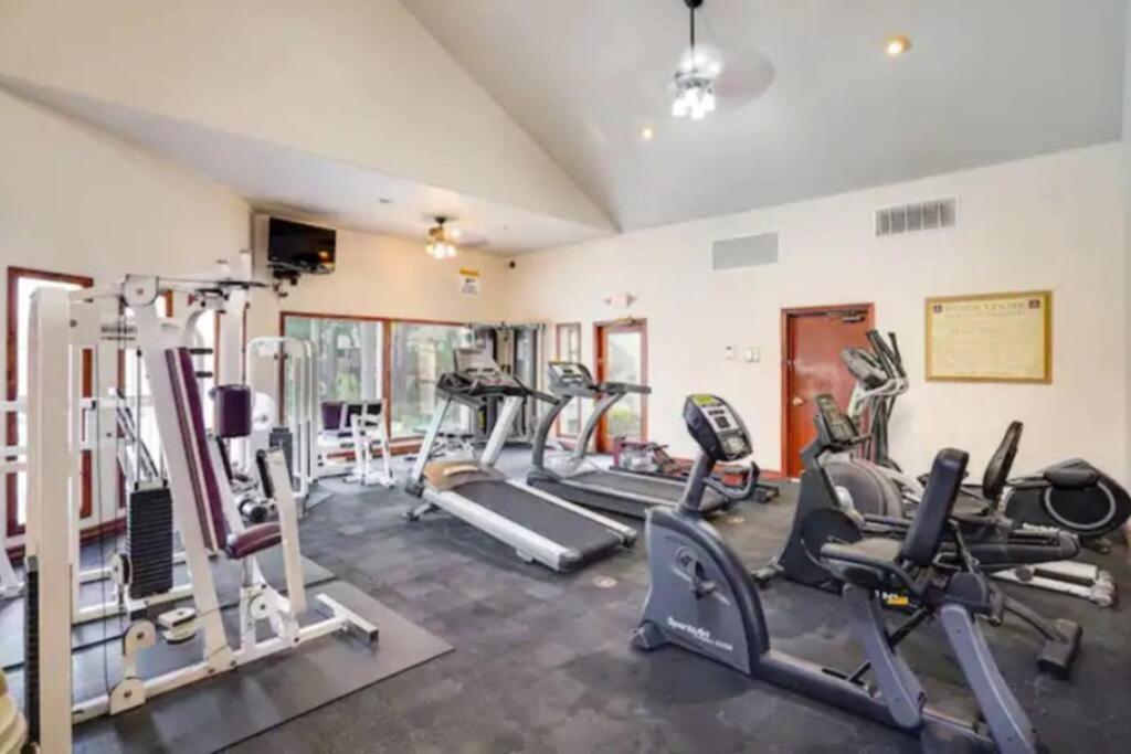Apartment Corner 2-story One Bedroom La Jolla *