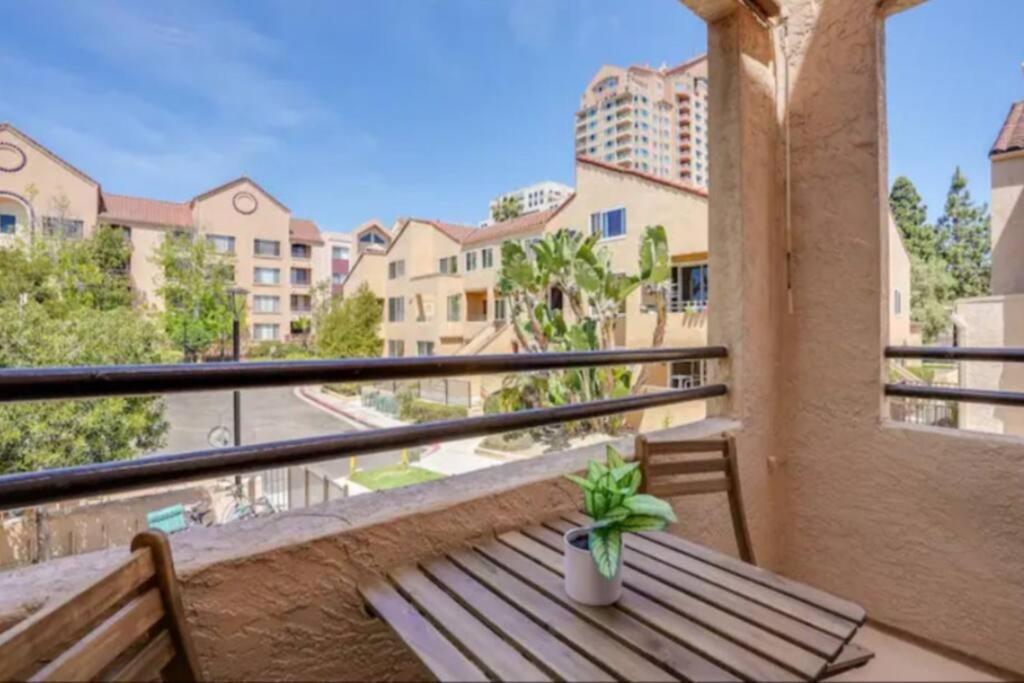 Corner 2-story One Bedroom La Jolla Apartment San Diego