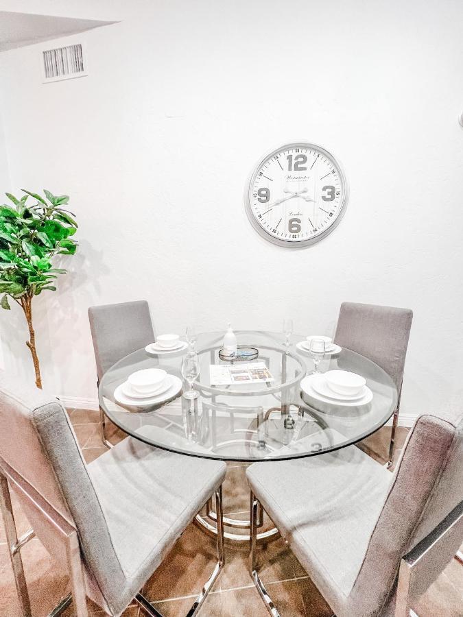 Gaslamp 2bdrm - W Parking & 4 Beds #404