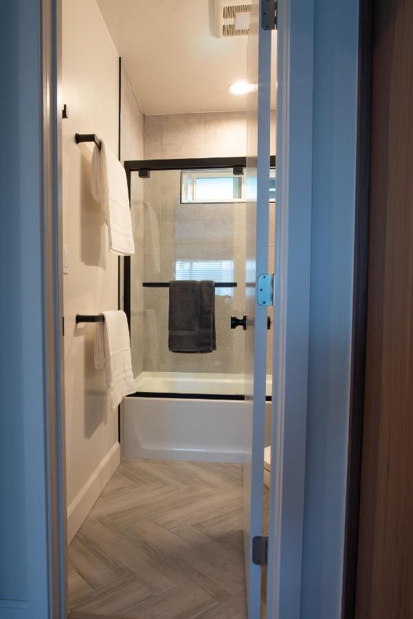 Apartment 5079 Lotus Street *