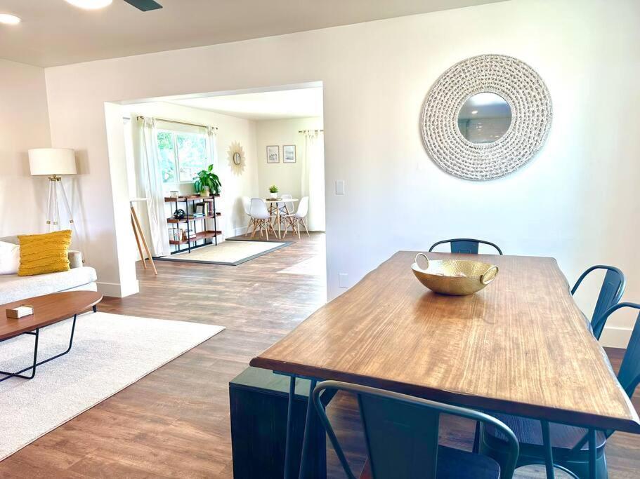 Modern With View And Large Private Backyard *