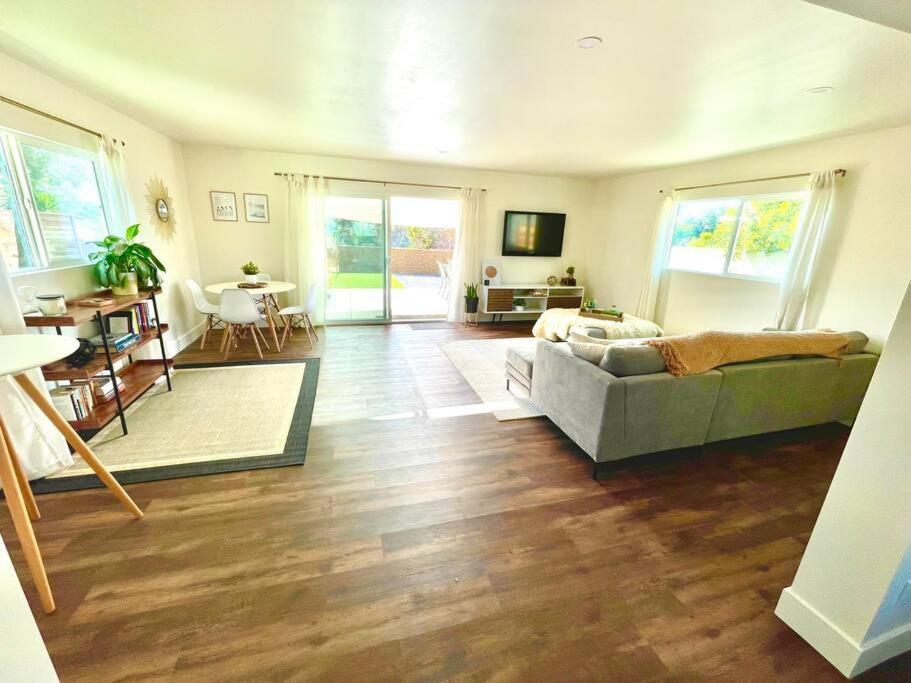 Modern With View And Large Private Backyard Holiday home San Diego