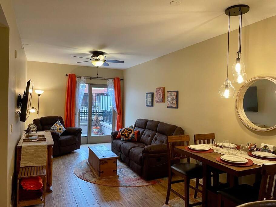28 Night Minimum In The Gaslamp Quarter By Petco Park, Pool, Jacuzzi, Dogs Ok Apartment San Diego