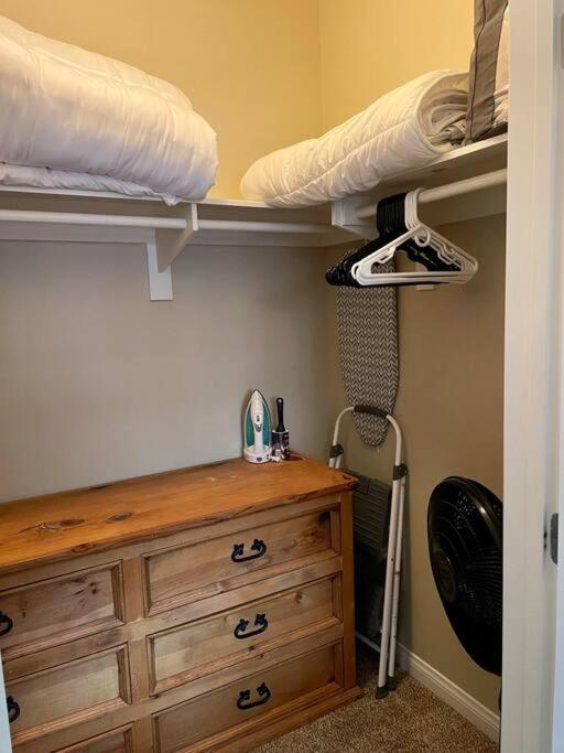 28 Night Minimum In The Gaslamp Quarter By Petco Park, Pool, Jacuzzi, Dogs Ok Apartment San Diego