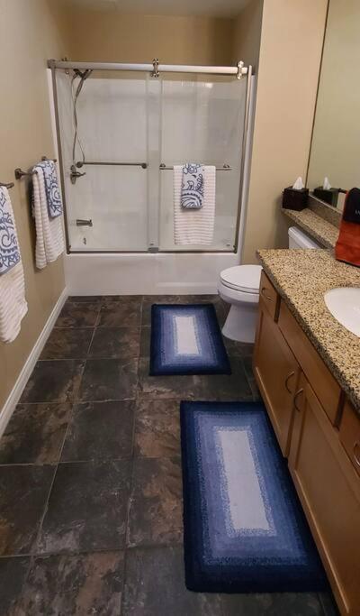 28 Night Minimum In The Gaslamp Quarter By Petco Park, Pool, Jacuzzi, Dogs Ok Apartment *