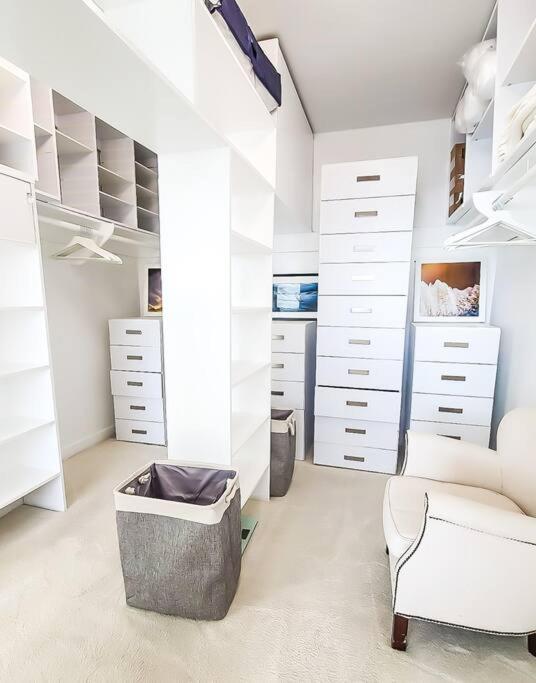 Apartment Luxury Beach-front High-rise