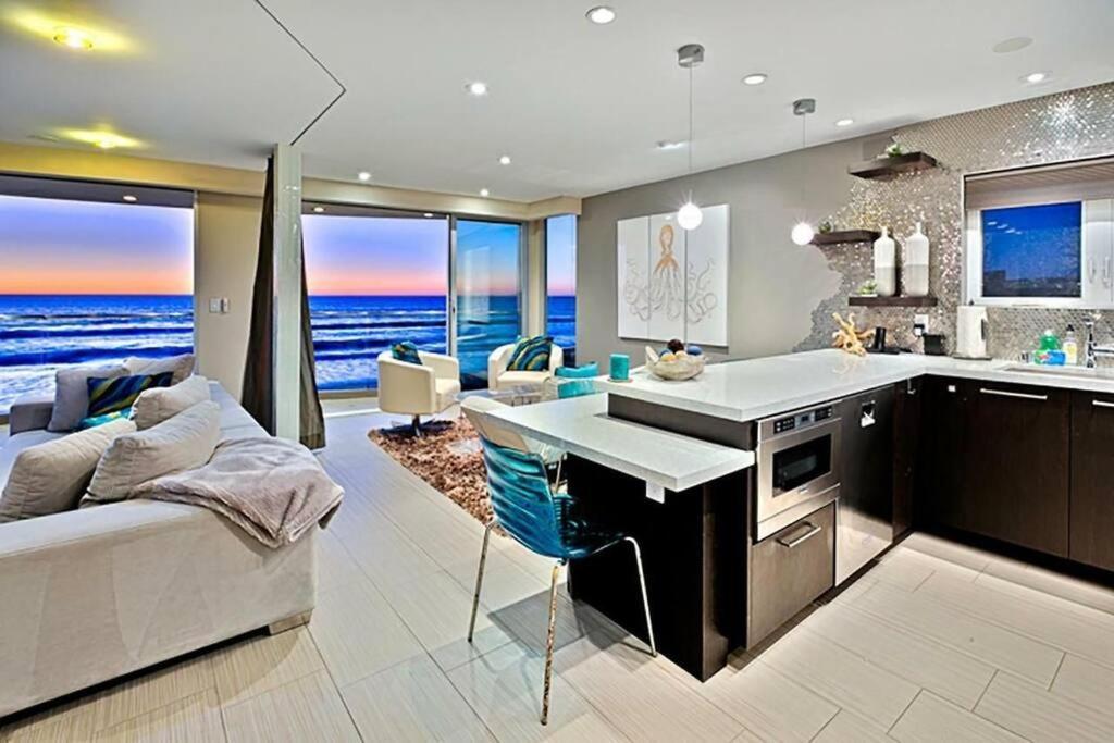 Crown Jewel In Mission At Ocean Front Walk *