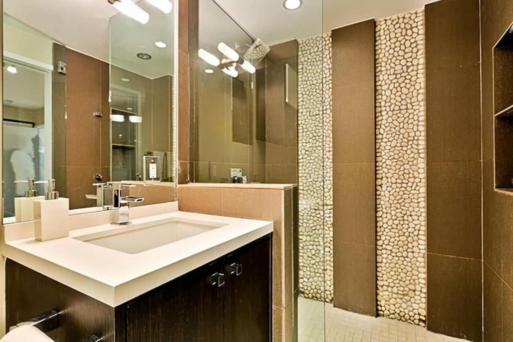 Crown Jewel In Mission At Ocean Front Walk * San Diego